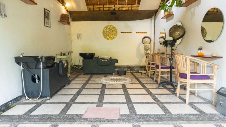 Salon Area