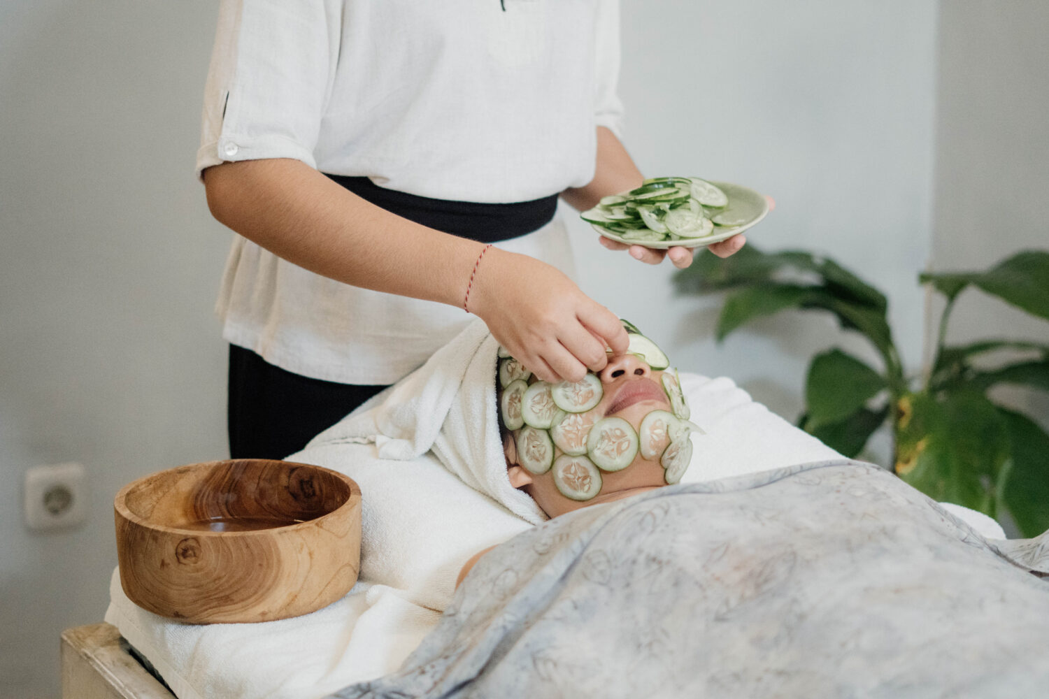 Honey & Cucumber Facial